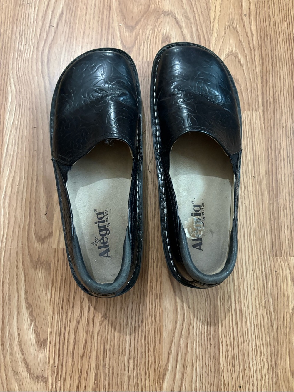 Alegria Women’s Black Slip-On Clog